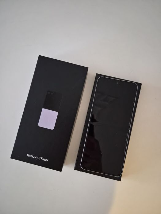Samsung Galaxy Z Flip5 (8GB/512GB) – Като нов + Оригинален кейс