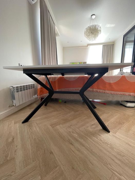 Стол раскладной, с каленным стеклом