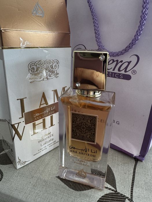 Lattafa Ana Abiyedh poudree