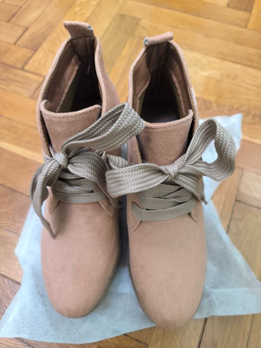 Обувки с танк ток