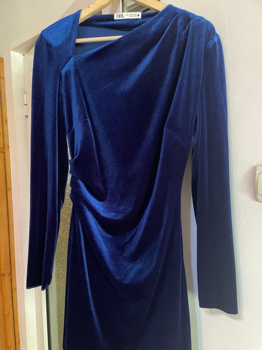 Vand rochie catifea Zara