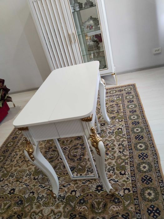 Стол  обеденный  . гостийнный