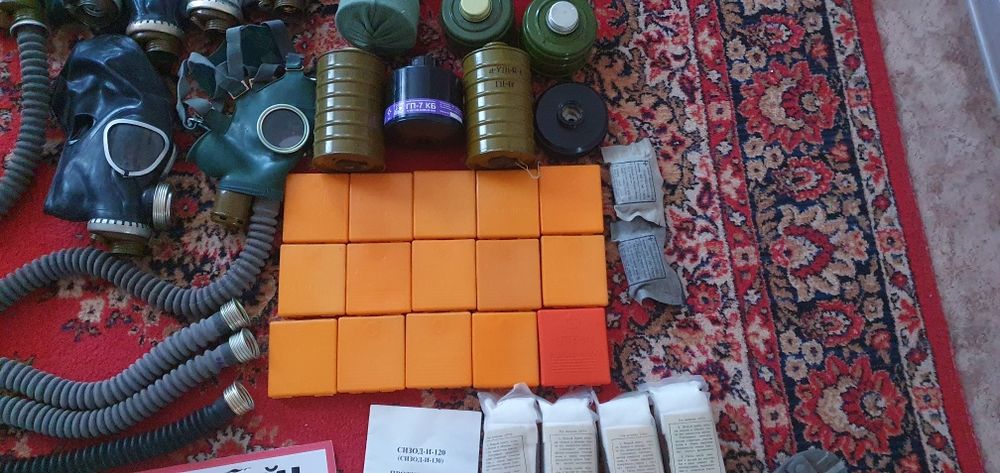 Продам коллекцию противогазов