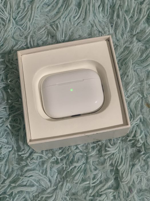 Наушники AirPods