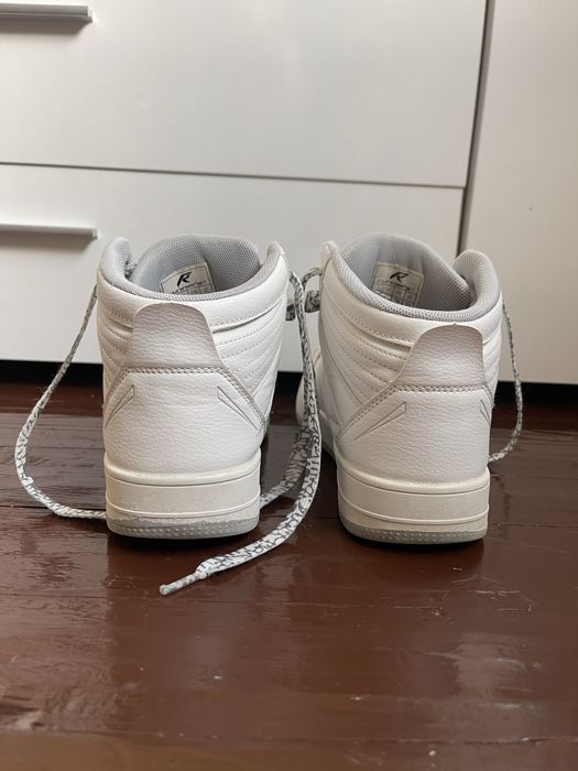 Бели високи кецове