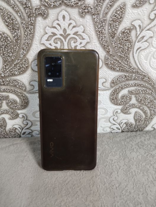 Продам смартфон vivo v21e