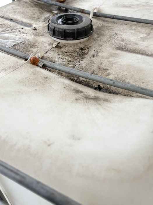 Продам емкость 1 куб