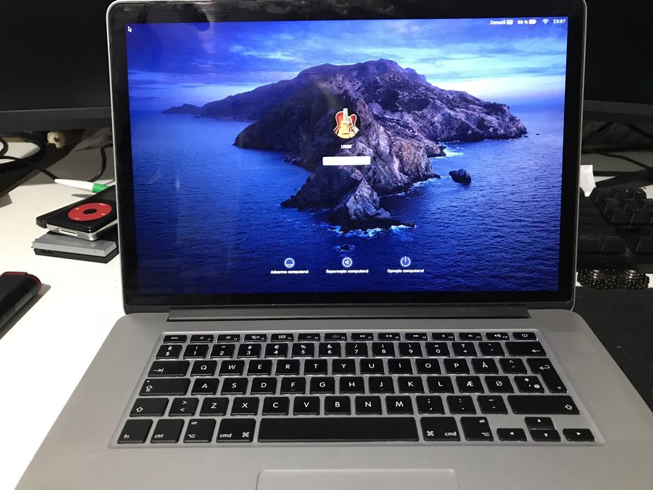 MacBook Pro 15.4 inch 8GB RAM i7 256 GB