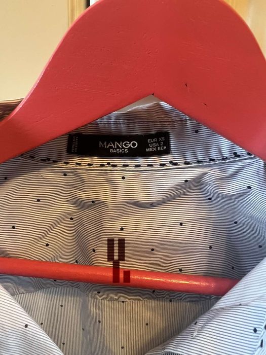 Дамски ризи, едната е резърв, другата Манго