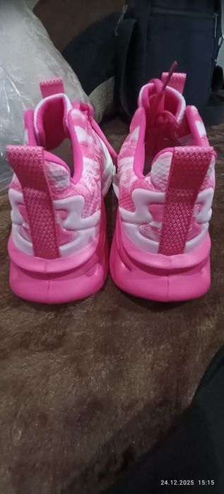 Дамски дишащи маратонки