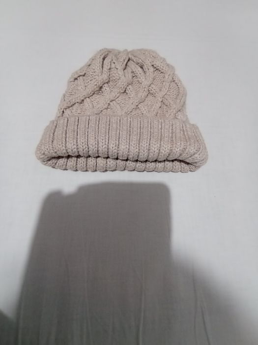 Căciulă dama bej tricotată