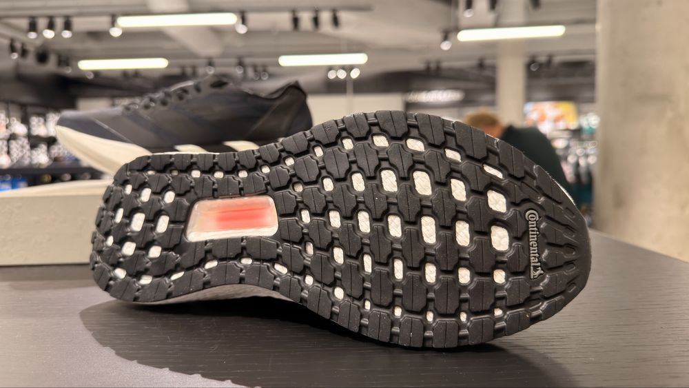 Adidas Ultraboost 20 , originali , noi , cutie ( marime 42.2/3 )