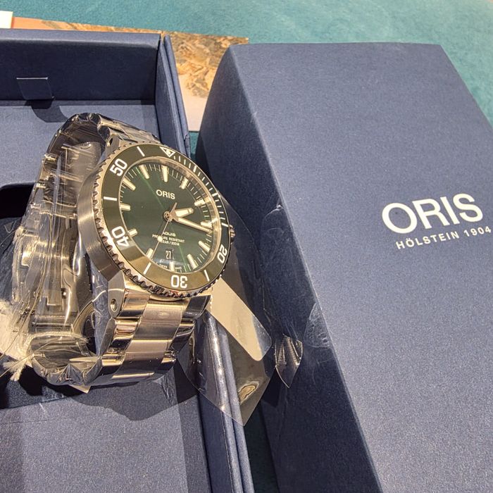 Oris aquis date green 43,5мм