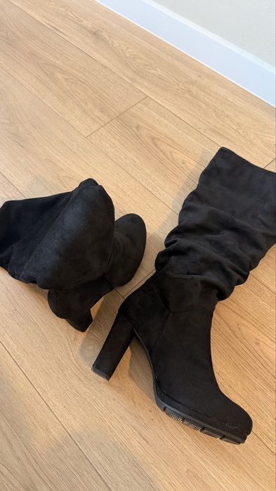 Велурени ботуши на ток