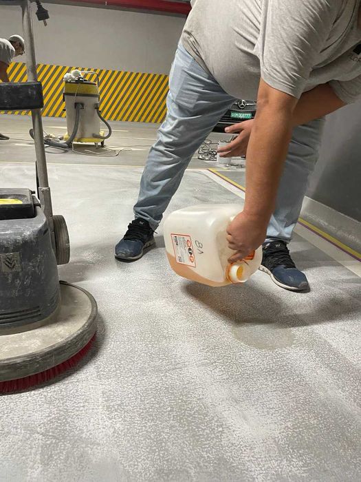 Очиститель QTP0110 -Удаляет следы от резины и масла с полов