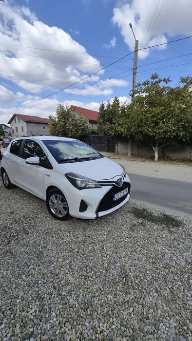 Toyota Yaris Hibrid Automată