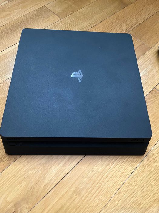 Playstation 4   + 2 контролера