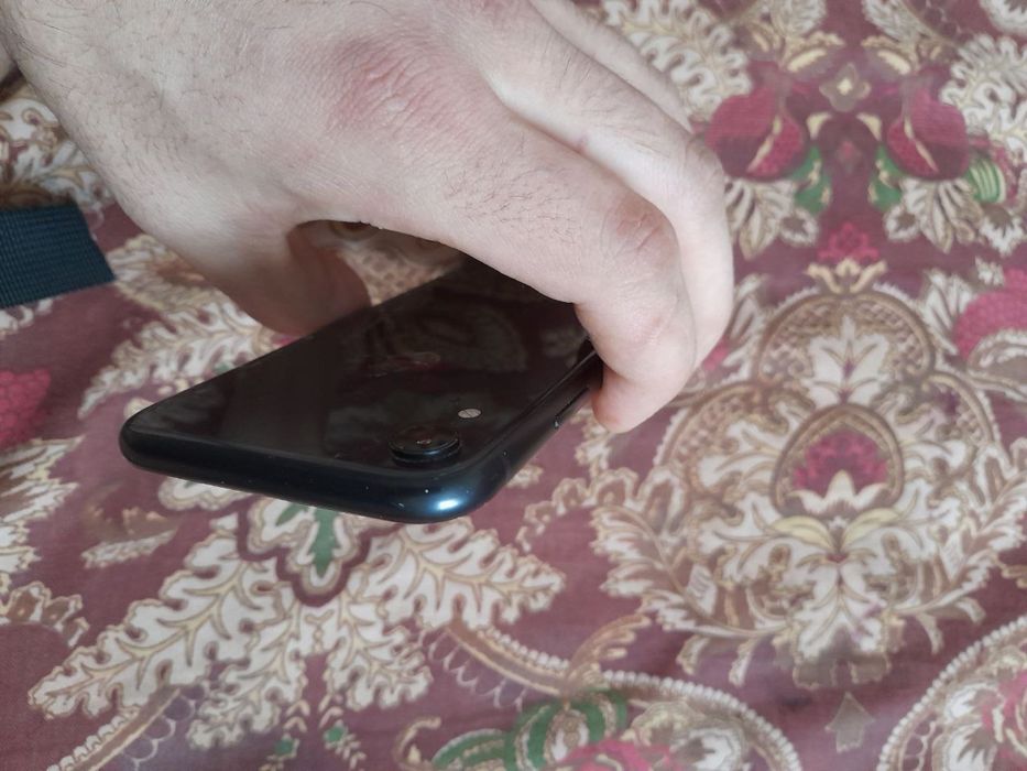 Продаётся iPhone XR