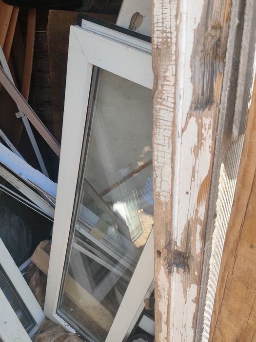 Продам деревянную советскую дверь