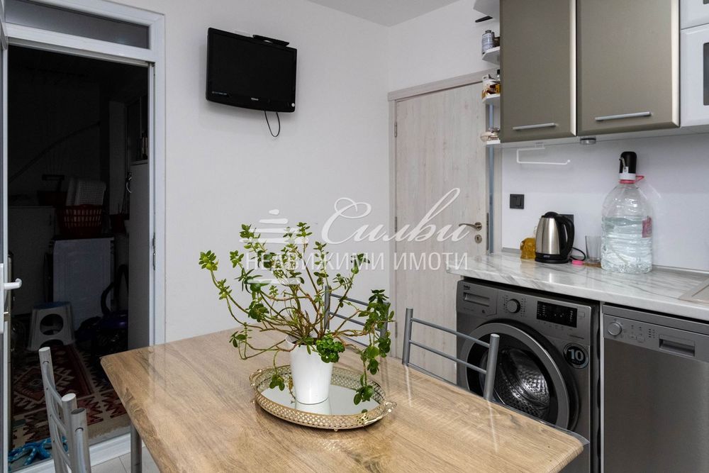 Продава се Тристаен апартамент в Шумен, Боян Българанов 2 - 85 кв.м за 1260 €/кв.м - Снимка #8