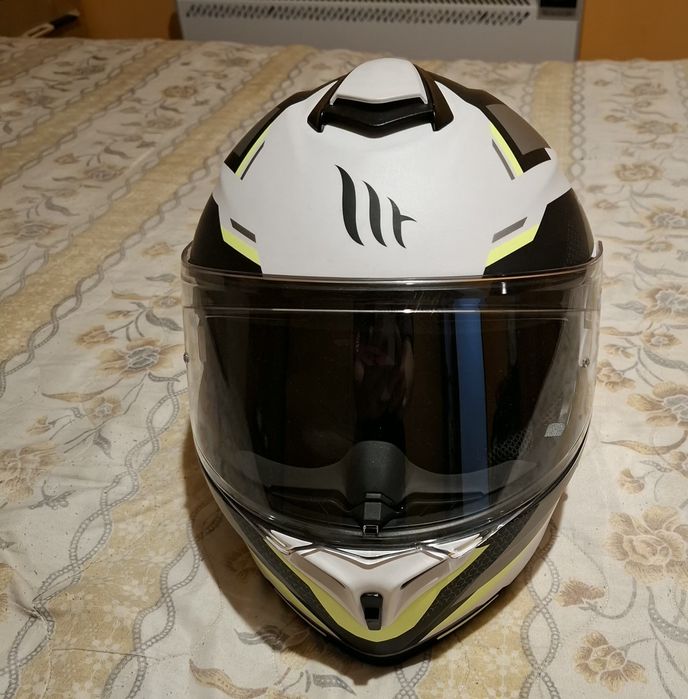 Продавам каска МТ