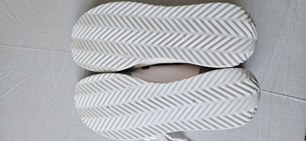 Adidasi dama mărimea 36,nou