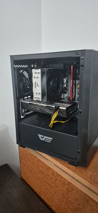 Pc medium-low gaming duce bine cs2 Gta si restu