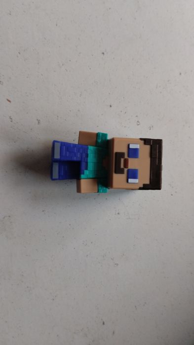 Обменяю Kinder jou маинкрафт