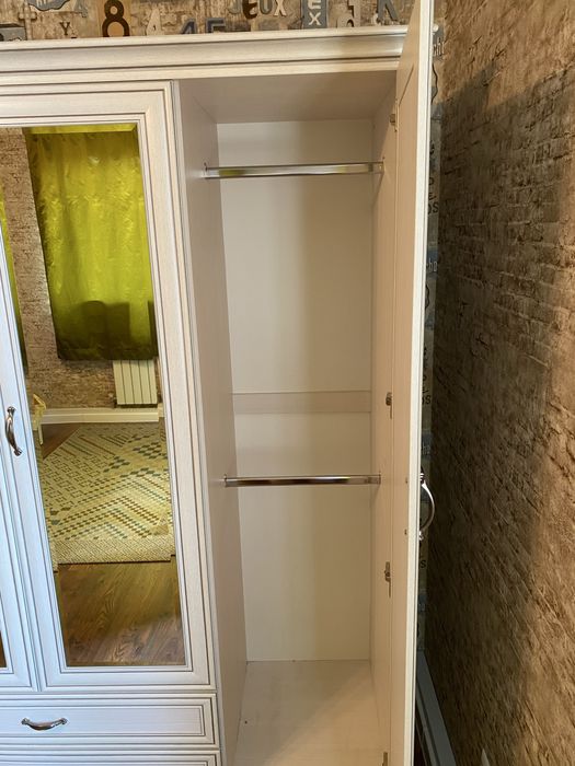 Срочно продаю Спальный гарнитур.