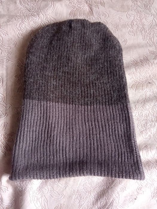 Зимна двулицева шапка