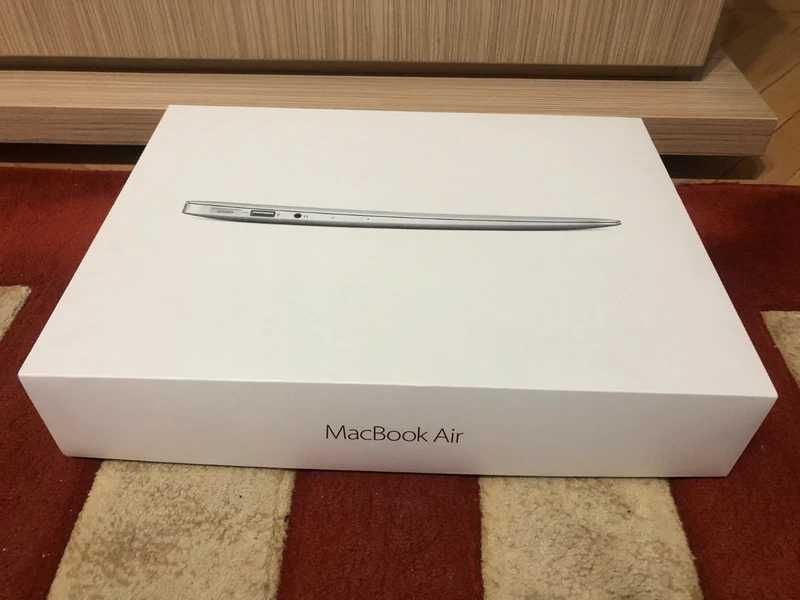 MacBook Air 13'' 2017 fabricat sept 2018 A1466 i5 1,8 GHz, 8 GB, flash 128 GB, la cutie ca nou