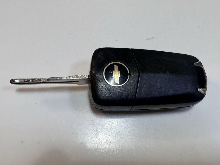 Ключ за Chevrolet оригинален с 3бутона и платка за Aveo Cruzze Captiva