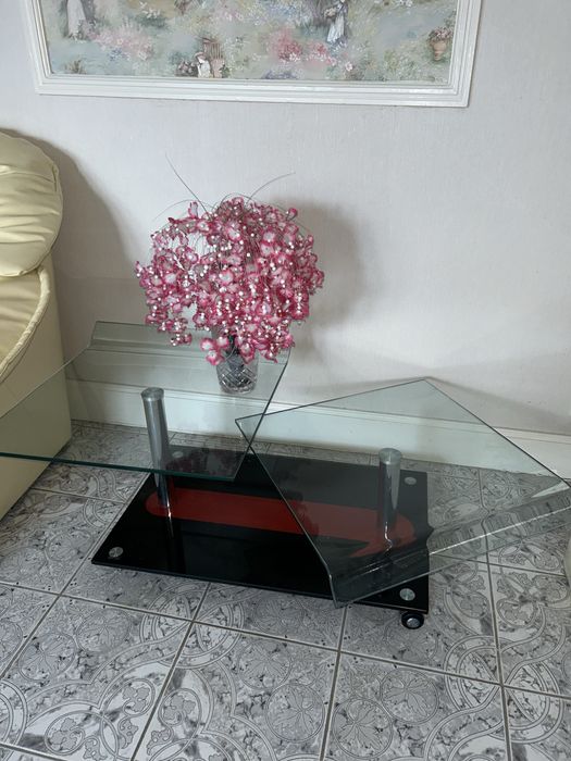 Mobilier , Canapea tip Pat la desfacere , 2 fotolii , Vitrina cu Led ,
