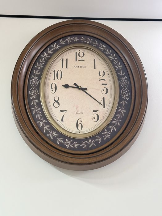 Продам намтенные часы