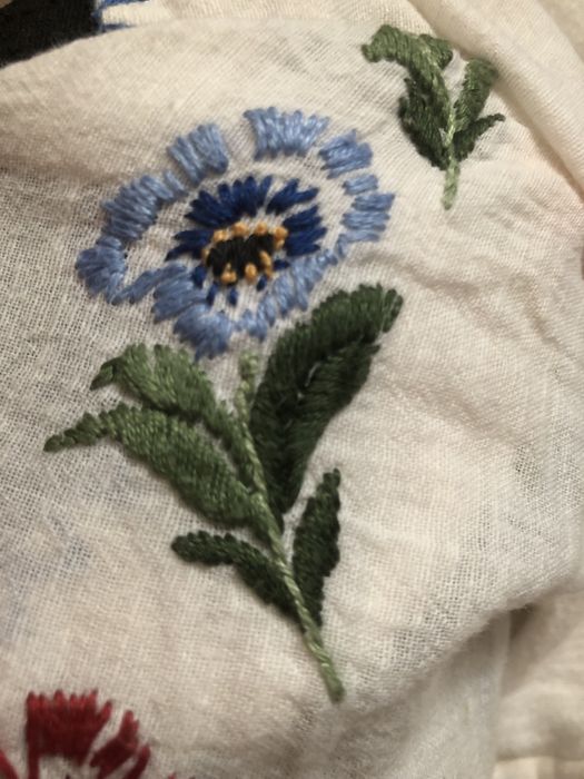 Ie Românească Autentică - Cusuta MANUAL pe Pânză de Bumbac