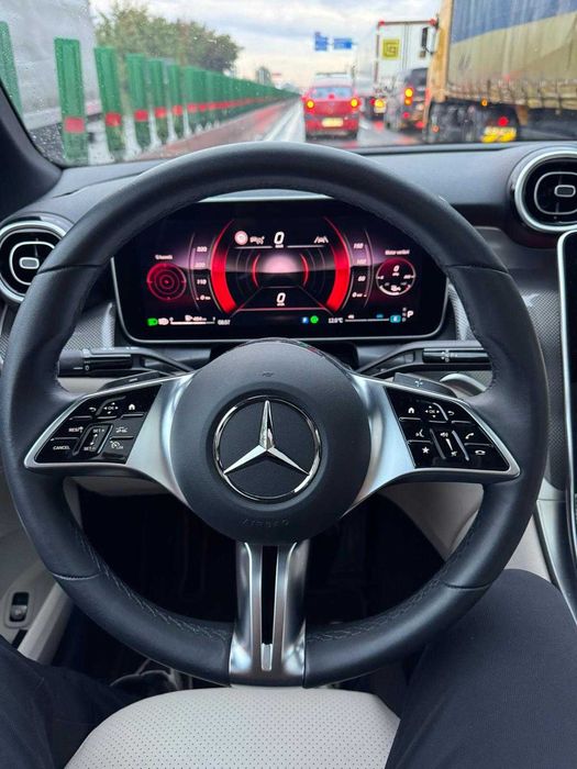 Mercedes-Benz GLC 200 Hybrid 2025