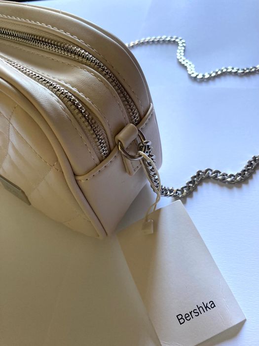 Чанта Bershka, кремава
