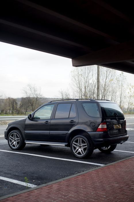 Dezmembrez Mercedes ML270 ML320 ML350 ML400 ML430 ML500 W163 usa far