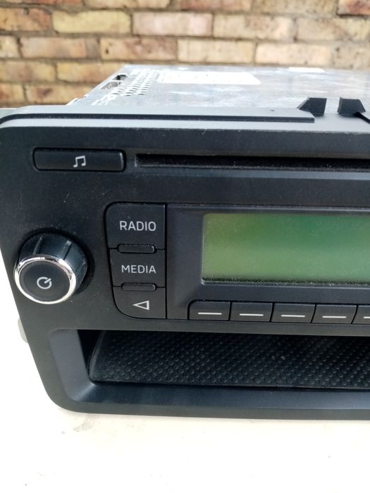 Авто. магнитола.