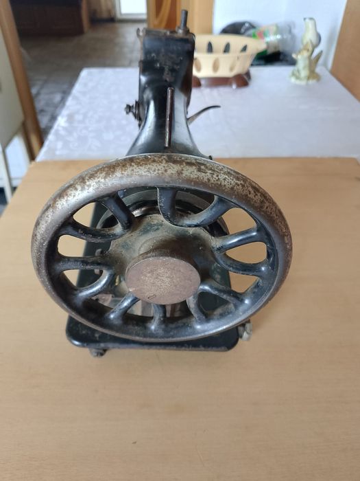 Mașină de cusut originală Singer, cu sigla „The Singer Manufacturing Co.”