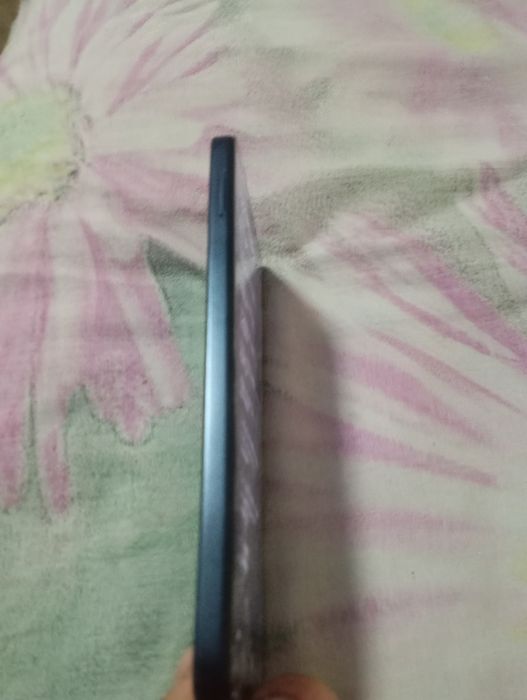 Продаю телефон moto g05