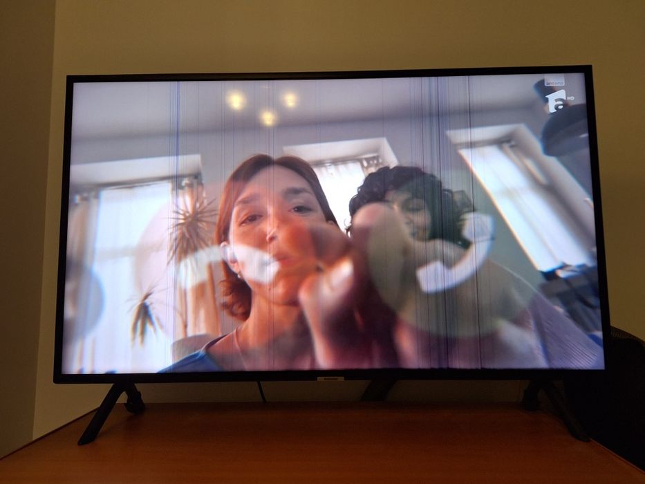 Vând televizor SAMSUNG 7 SERIES LED UHD 4K SMART funcțional 101 cm