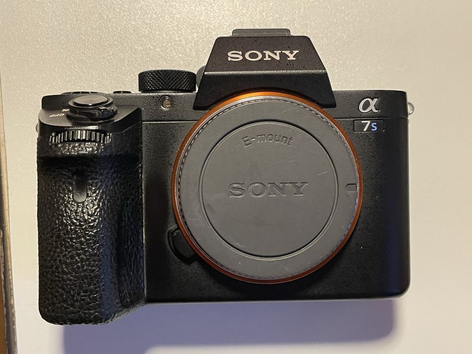 Sony A7S ii (full body + 6 baterii + încărcător+ cutie)
