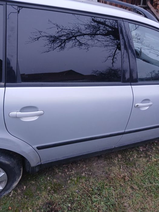 Vând uși stânga/dreapta passat b5