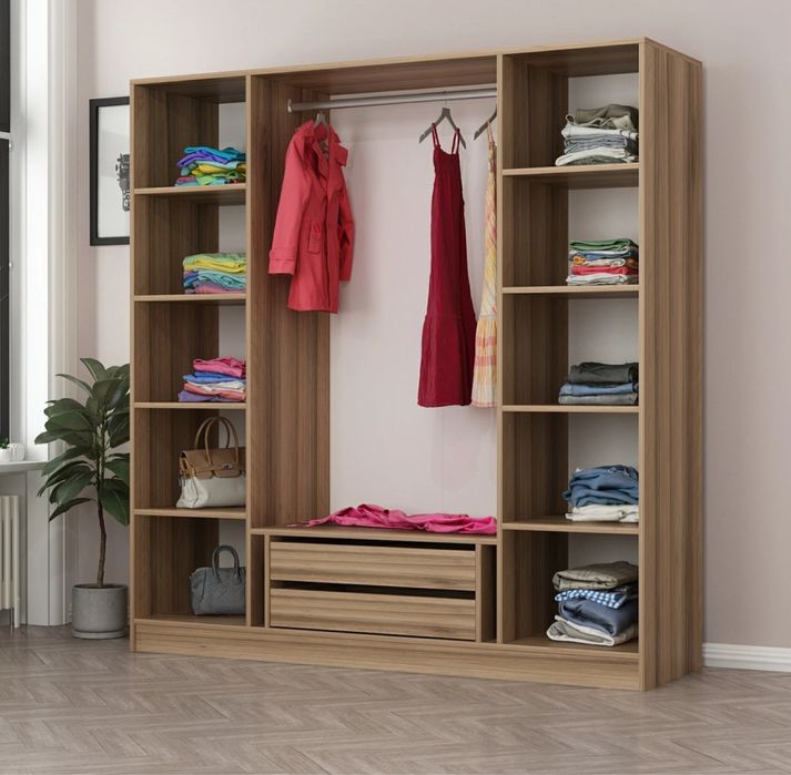 Модерен гардероб със стъклени врати