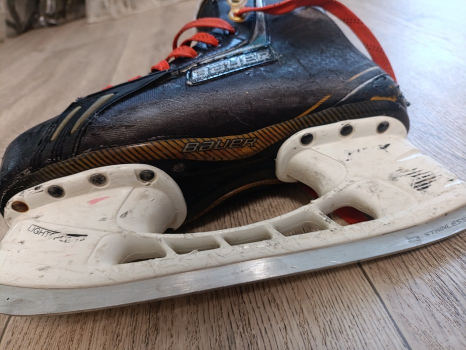 Продам коньки хоккейные