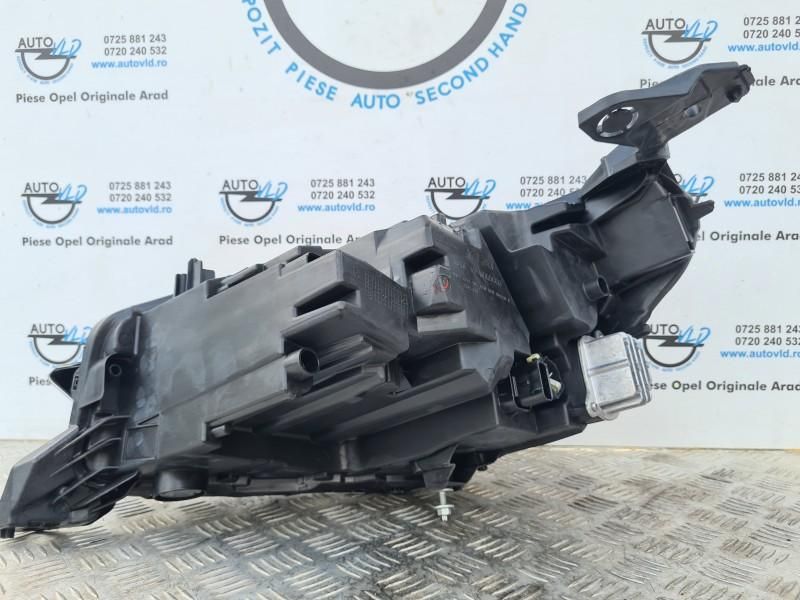 Far dreapta full LED MATRIX Opel Corsa F