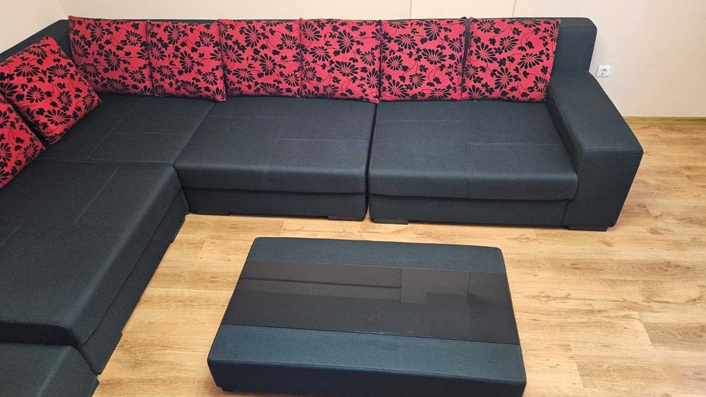 Colțar modular + măsuță de cafea – stare excelentă