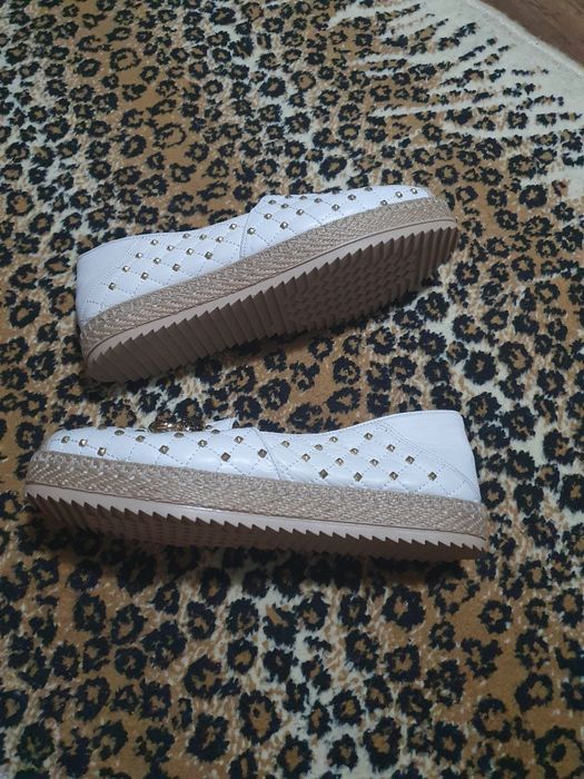 Pantofi din piele naturala