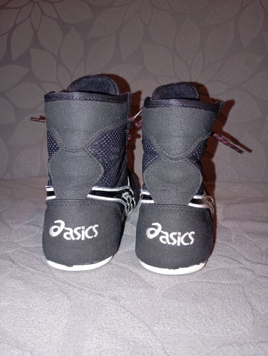 продаю борцовки Asics Tiger